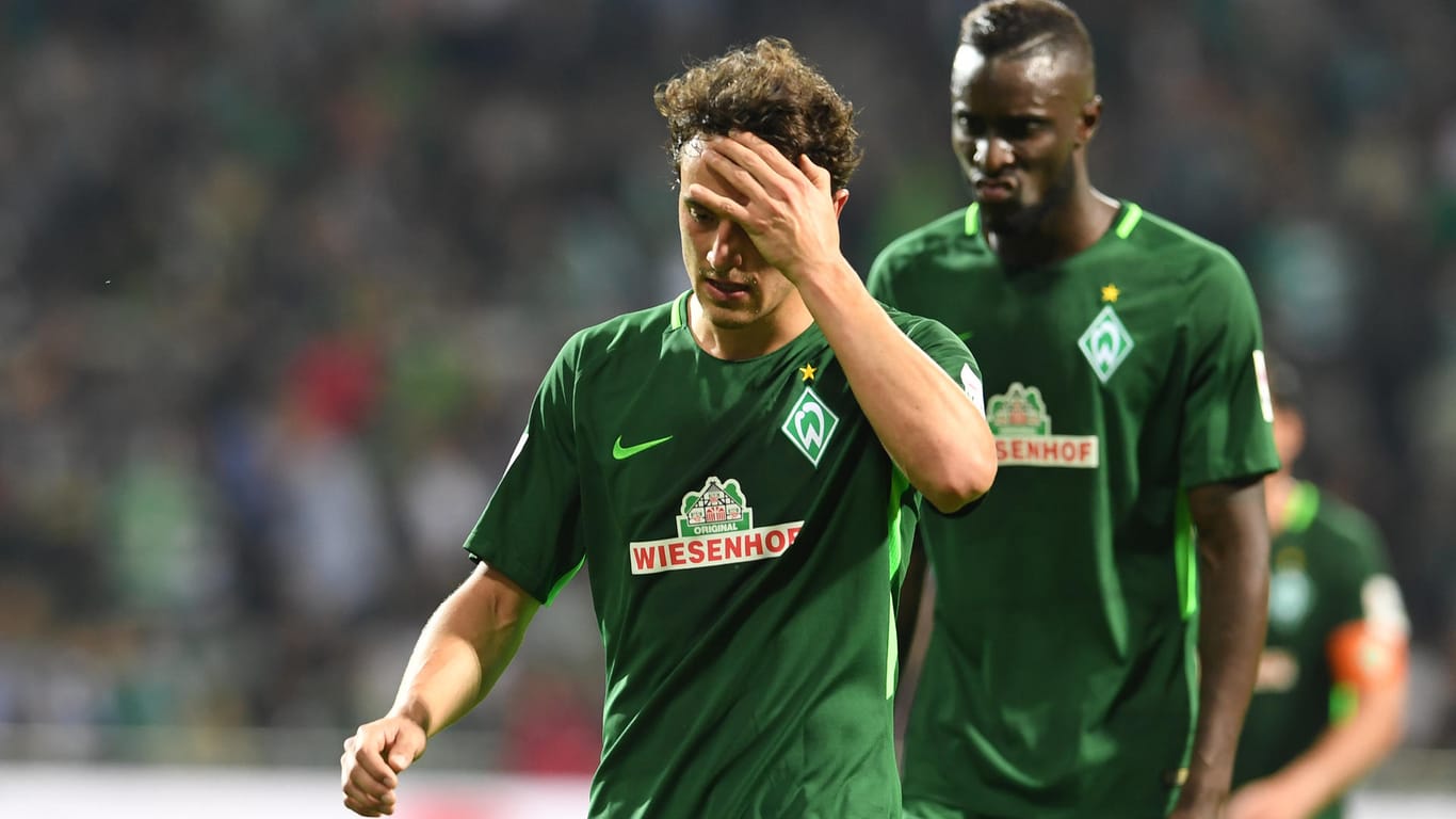Werders Thomas Delaney (l.) verließ nach dem 0:2 gegen Gladbach enttäuscht den Rasen des Weserstadions.