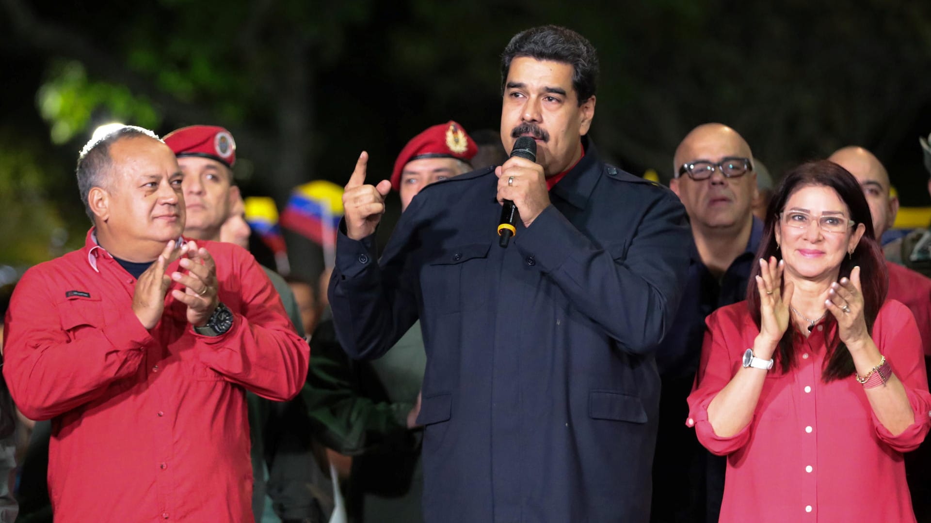 Venezuelas Präsident Nicolás Maduro hielt eine Ansprache nach Bekanntgabe des Wahlergebnisses. Venezuelas Präsident Nicolás Maduro hielt eine Ansprache nach Bekanntgabe des Wahlergebnisses.