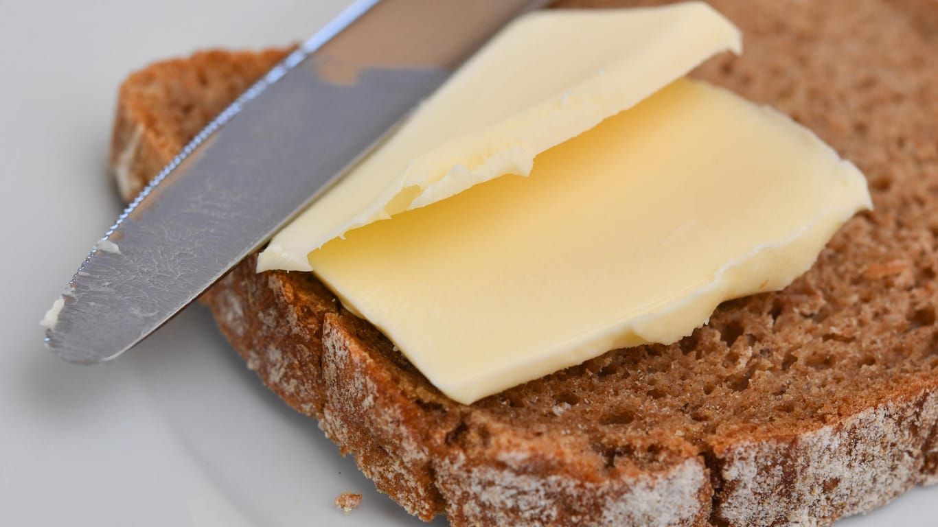 Die Preise für Butter, Sahne, Käse und Quark sind binnen eines Jahres steil gestiegen.