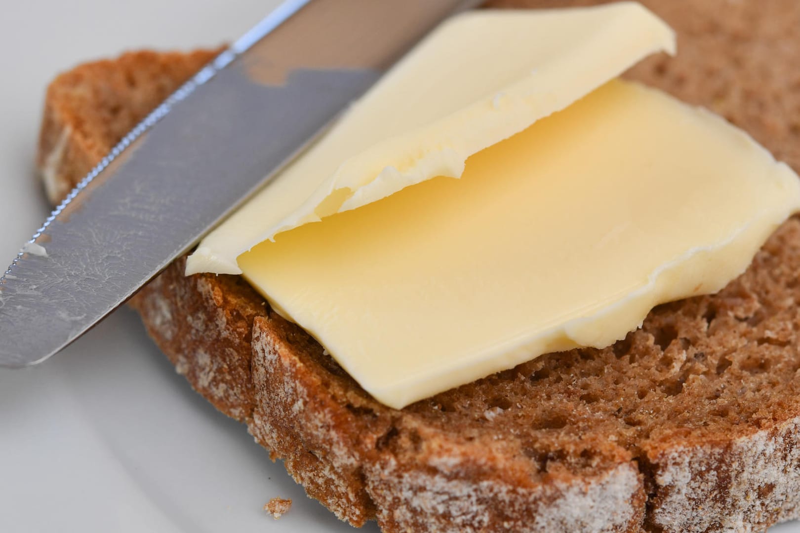 Die Preise für Butter, Sahne, Käse und Quark sind binnen eines Jahres steil gestiegen.