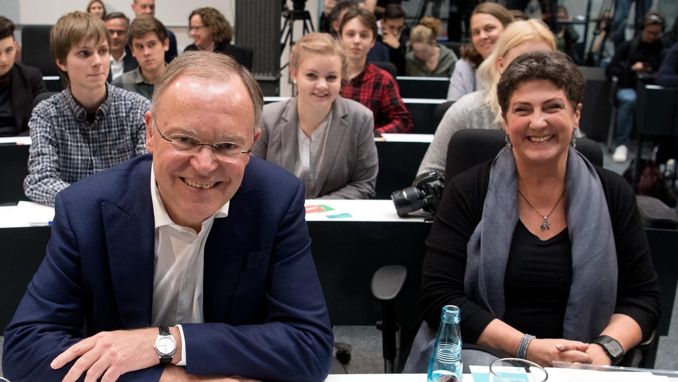 Stephan Weil (SPD) und die Grünen-Fraktionsvorsitzende Anja Piel