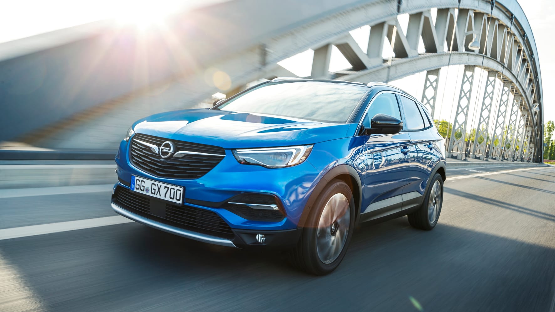 Der neue Opel Grandland X steht ab sofort zum Preis ab 23.700 Euro bei den deutschen Händlern.