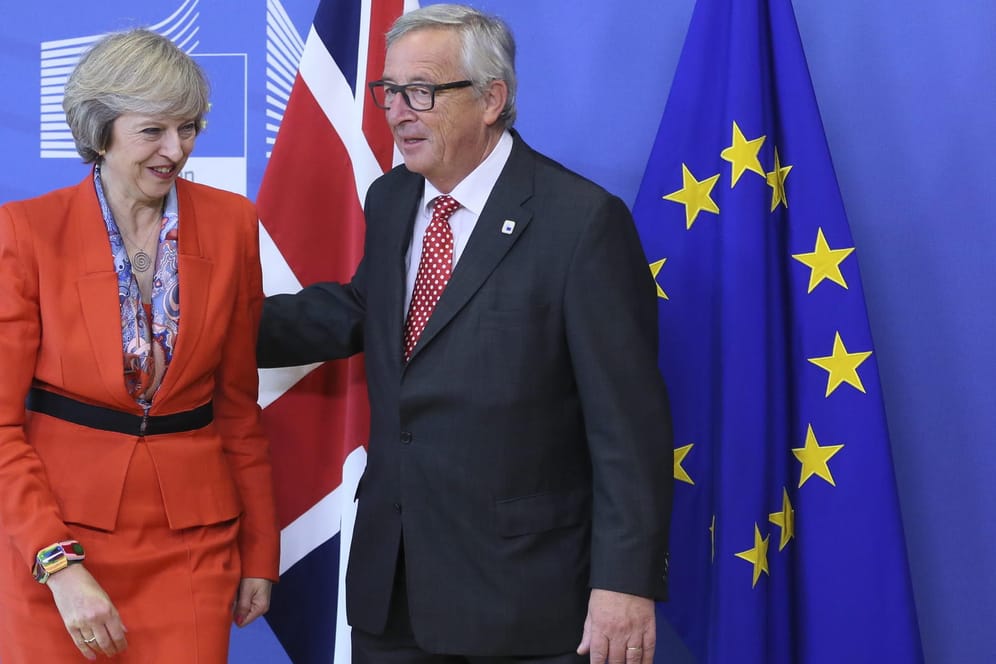 Theresa May und Jean-Claude Juncker bei einem Treffer der EU-Kommission