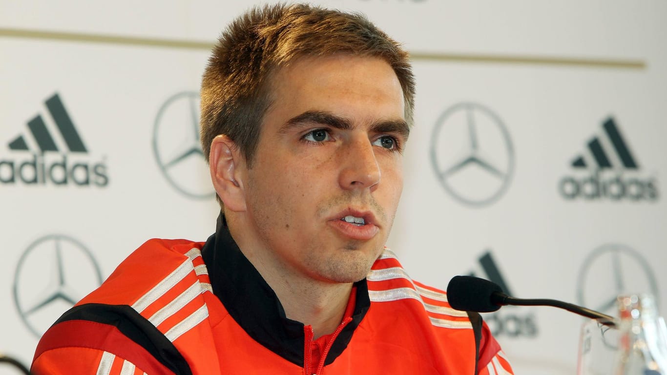 Philipp Lahm, hier bei einer Pressekonferenz vor dem Länderspiel gegen Chile am 4. März 2014, könnte in anderer Funktion zum DFB zurückkehren.