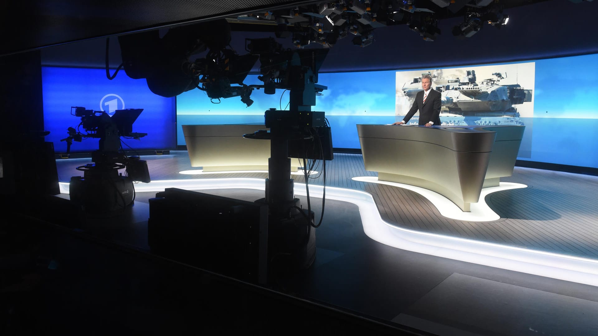 Ginge es nach dem CDU-Politiker Rainer Robra, könnten im Studio der Tagesschau bald die Lichter ausgehen.