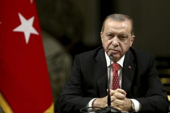 Der türkische Staatspräsident Recep Tayyip Erdogan geht im In- und Ausland hart gegen Kritiker vor.