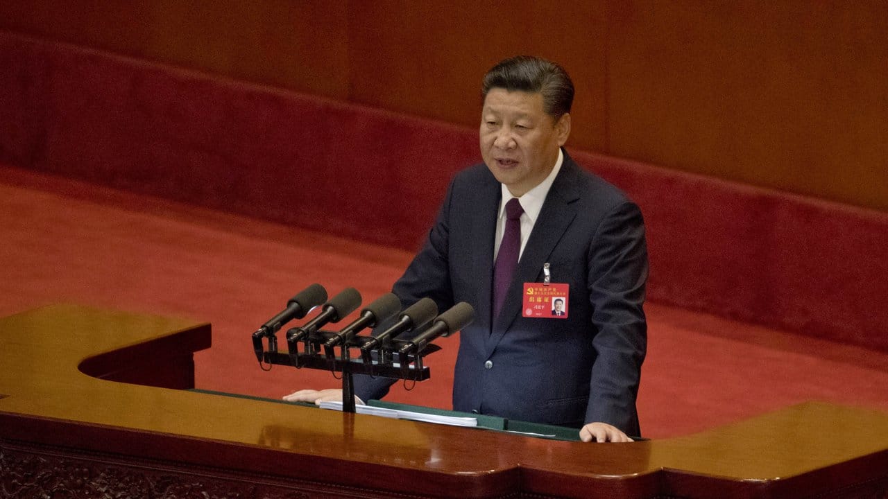 "China wird seine Türen zur Welt nicht schließen", sagt Chinas Staats- und Parteichef Xi Jinping. "China wird seine Türen zur Welt nicht schließen", sagt Chinas Staats- und Parteichef Xi Jinping.