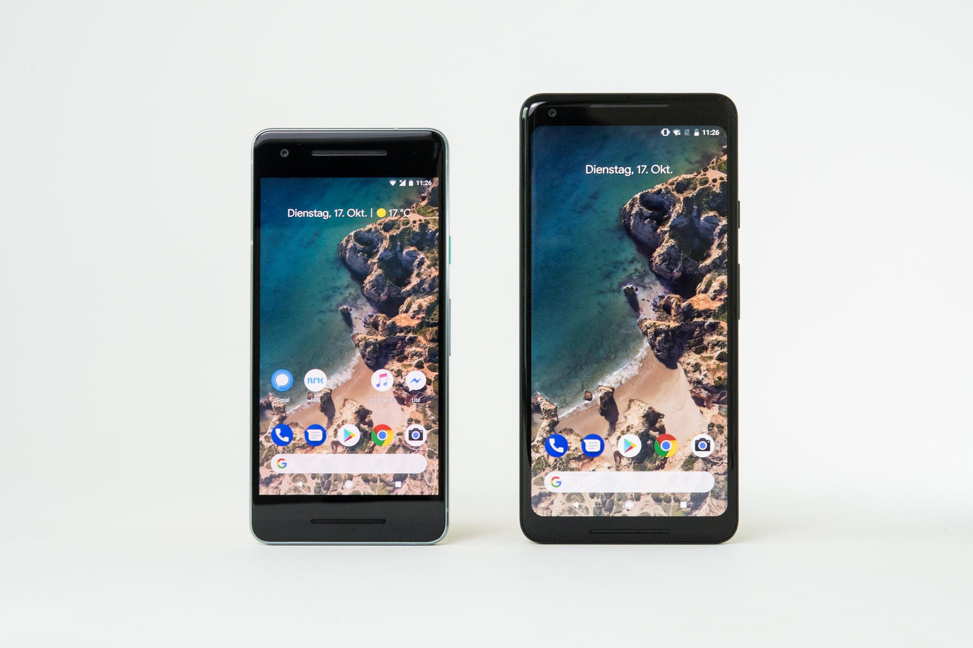 Im Doppel-Test: Die neuen Google-Smartphones Pixel 2 (links) und das größere 2 XL (rechts).