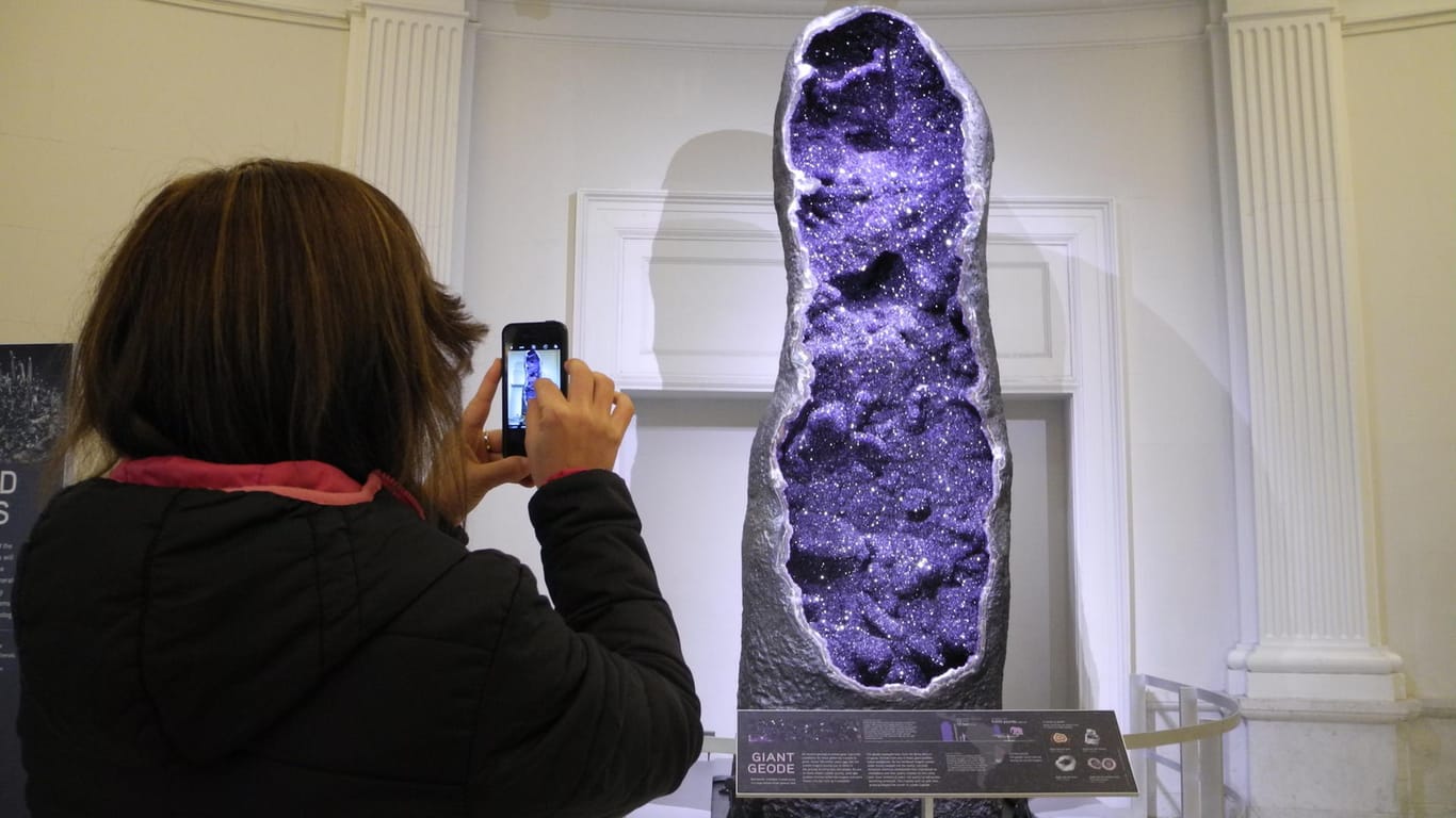 Dieser Amethyst-Kristall zählt weltweit zu größten seiner Art und wiegt mehr als vier Tonnen