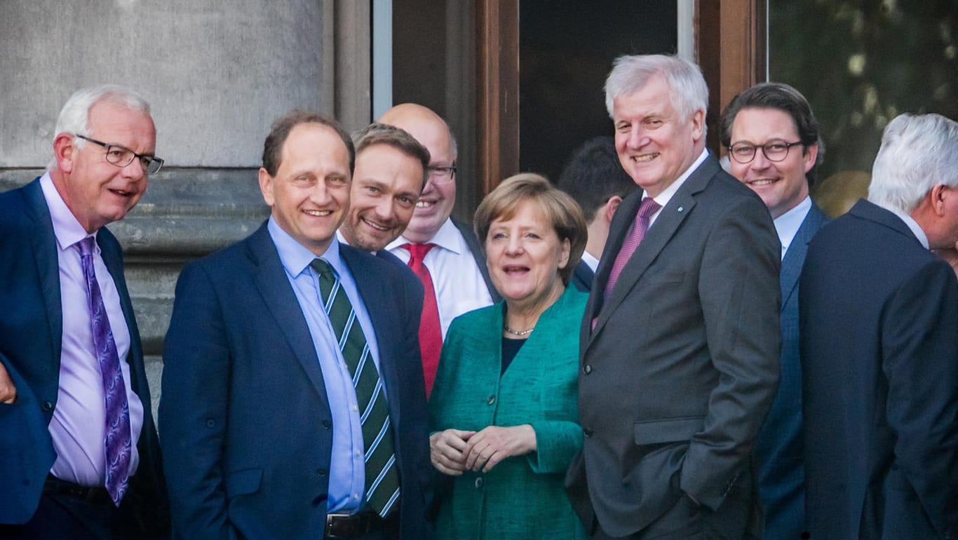 Die Teilnehmer der Sondierung zwischen CDU, CSU und FDP in Berlin.