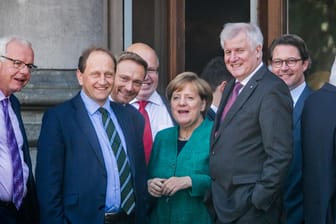 Die Teilnehmer der Sondierung zwischen CDU, CSU und FDP in Berlin.