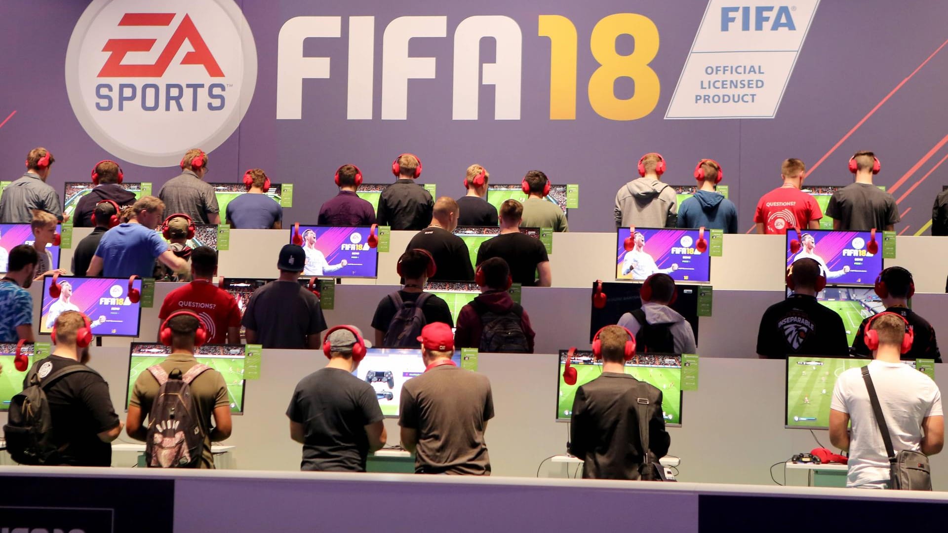 Nach Fifa 17 kommt 18: Spieler auf der Spielemesse "gamescom" in Köln.