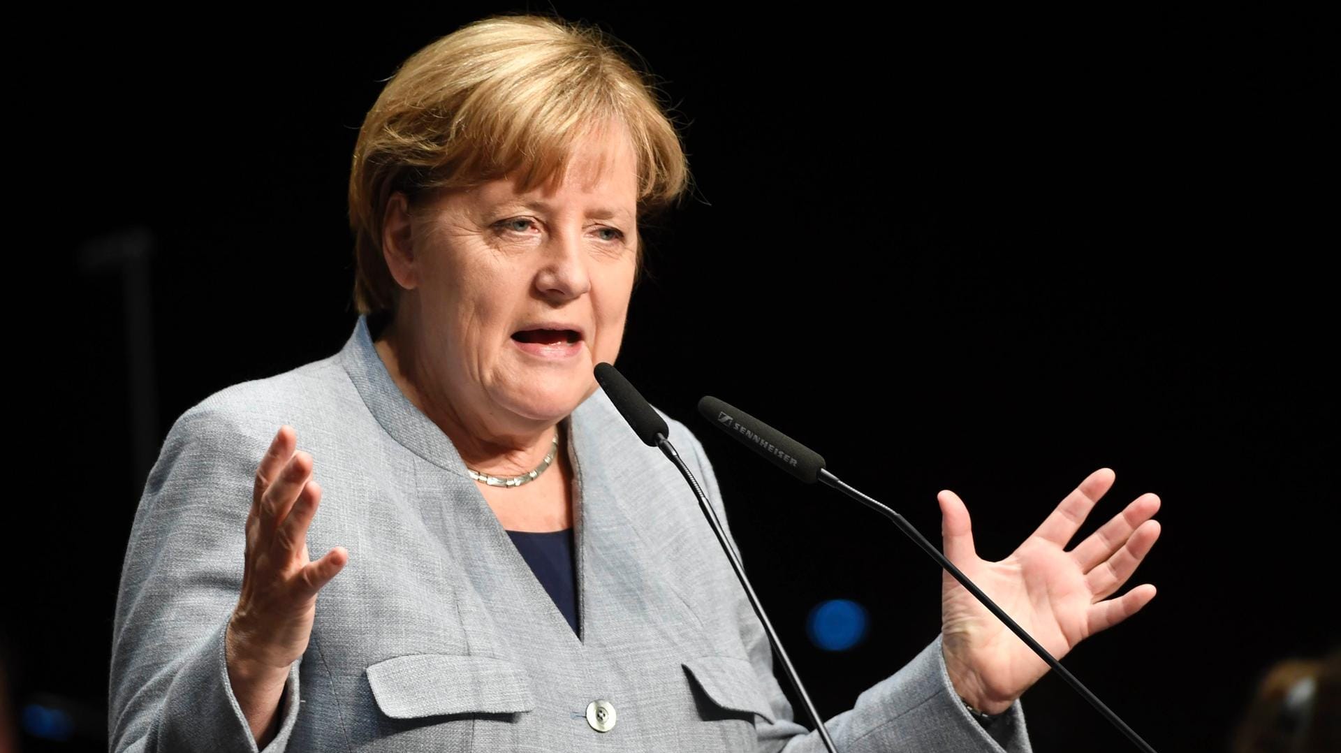 Angela Merkel will das schwierige Verhältnis zur Türkei auf die Tagesordnung des EU-Gipfels in Brüssel setzen. Angela Merkel will das schwierige Verhältnis zur Türkei auf die Tagesordnung des EU-Gipfels in Brüssel setzen.