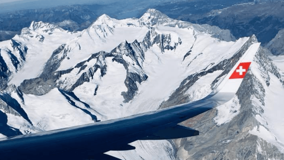 Diesen einmaligen Ausblick auf die Schweizer Alpen hielt Passagier Lars Jensen im Foto fest.