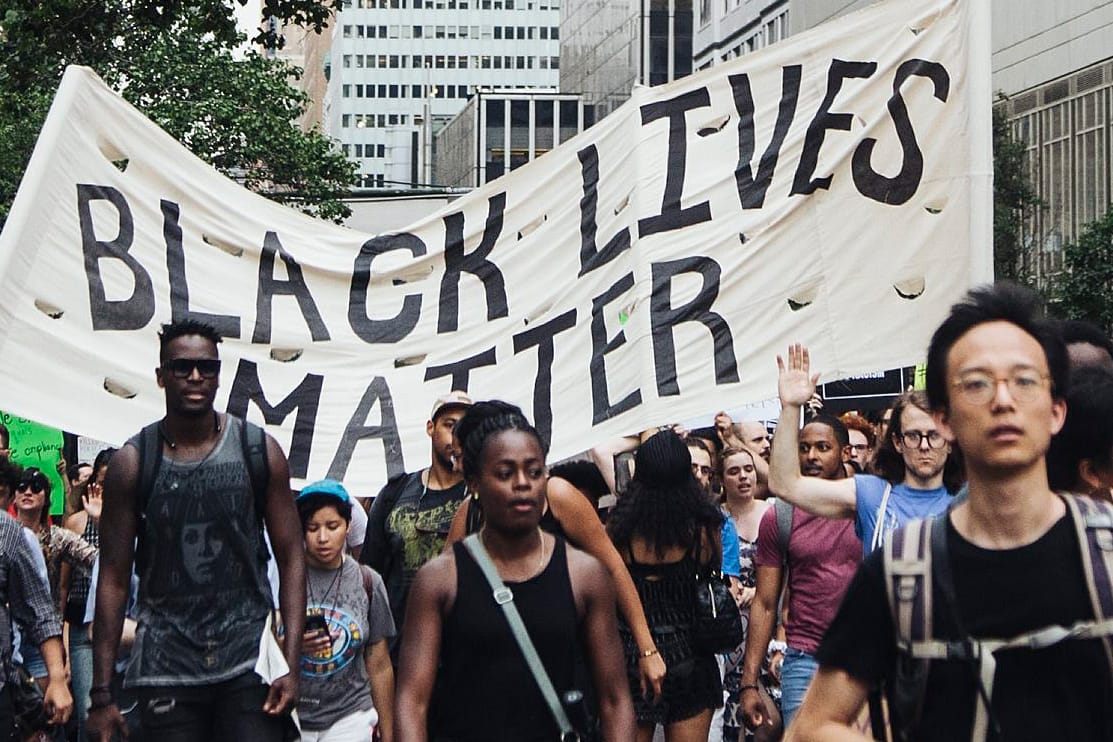 Protest der Bürgerrechtsbewegund "Black Lives Matter" in New York City. Russische Trolle sollen afroamerikanische Aktivisten motiviert und gefördert haben.