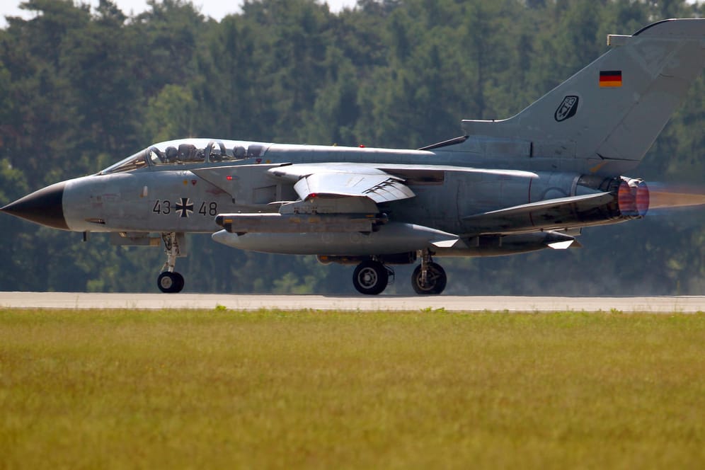 Die Luftwaffe nimmt mit Jagdbombern an der Übung teil. Dieser Tornado wurde auf der Internationalen Luft- und Raumfahrtausstellung fotografiert.