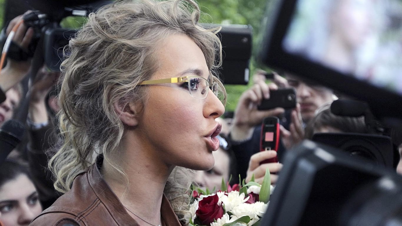 Journalistin Xenia Sobtschak bei einer Protestaktion gegen die Amtsübernahme des russischen Präsidenten Putin in Moskau.