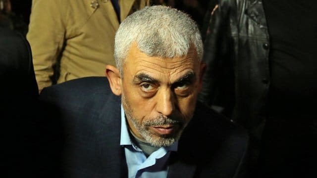 Der Gaza-Chef der Hamas, Jihia al-Sinwar, will Israel "auslöschen und seine Existenz beenden". Der Gaza-Chef der Hamas, Jihia al-Sinwar, will Israel "auslöschen und seine Existenz beenden".