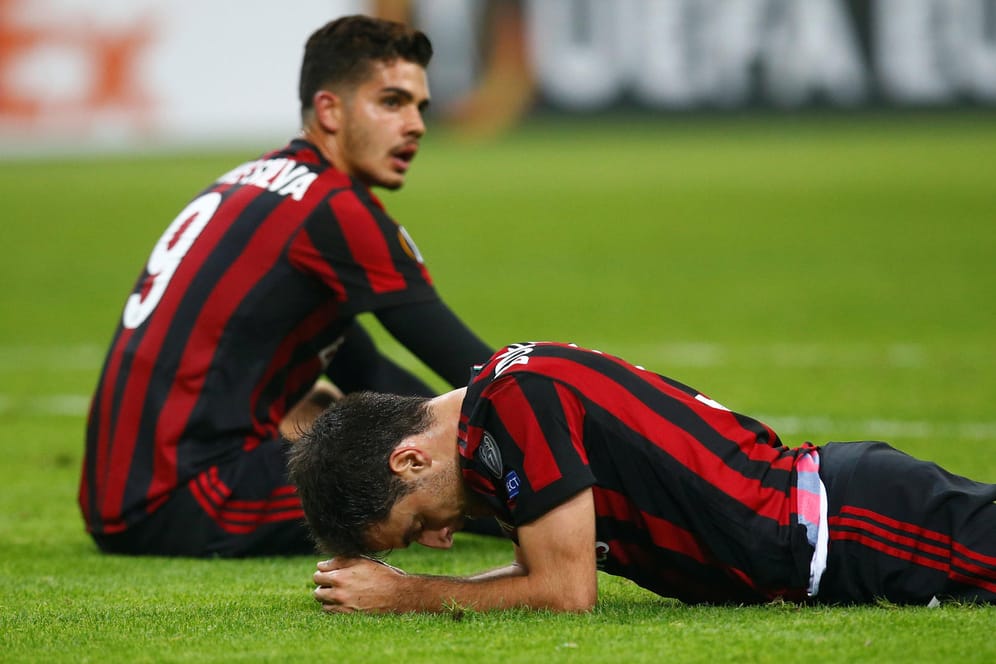 Andre Silva und Giacomo Bonaventura sind enttäuscht: Milan kam gegen AEK nicht über ein 0:0 hinaus.