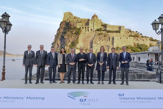 Die Teilnehmer des G7-Innenministertreffens mit Bundesinnenminister Thomas de Maizière (3.