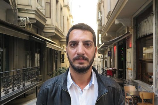 Der türkische Anwalt Veysel Ok vertritt den seit Monaten in der Türkei inhaftierten Deniz Yücel.