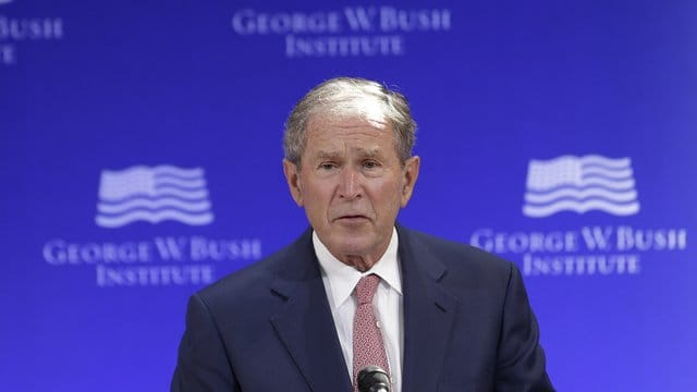 Der ehemalige US-Präsident George W. Der ehemalige US-Präsident George W.