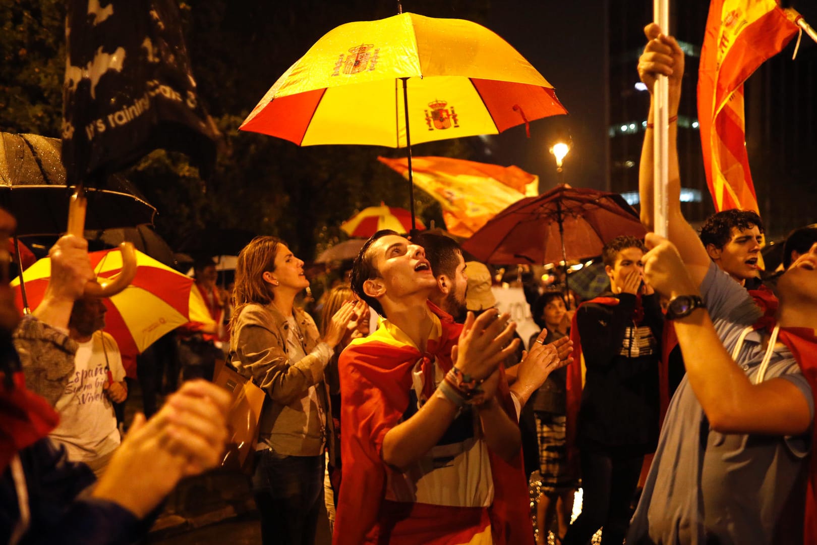 Durch massives Geldabheben von den Banken wollen katalonische Separatisten Druck auf die spanische Regierung ausüben.