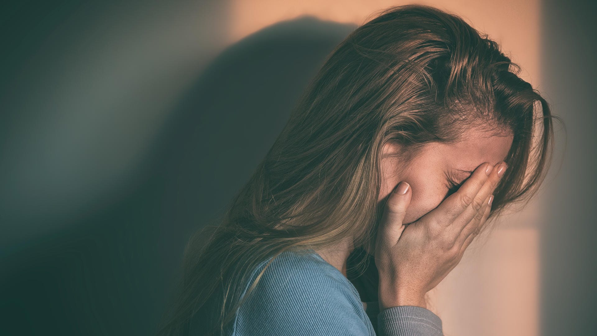 Bei Menschen, die über einen längeren Zeitraum psychischer Gewalt ausgesetzt waren, können erhebliche psychosomatische Probleme auftreten.