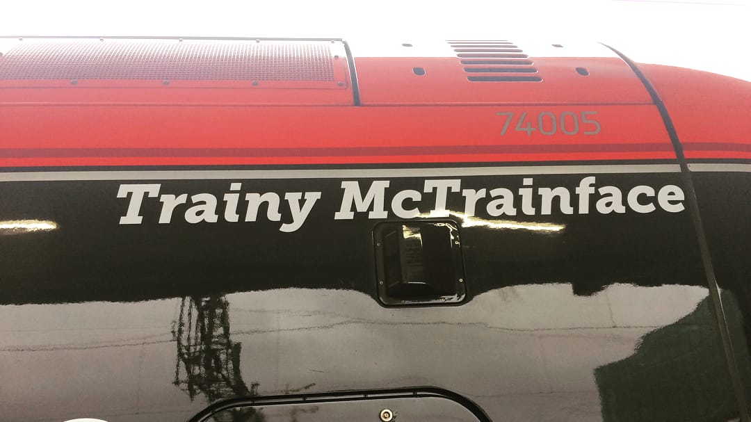 Ein neuer Schnellzug in Schweden bekommt nach einer Abstimmung den Namen: "Trainy McTrainface". Ein neuer Schnellzug in Schweden bekommt nach einer Abstimmung den Namen: "Trainy McTrainface".