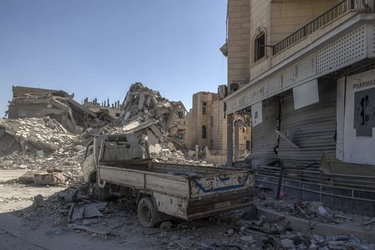 Nach der Eroberung Al-Rakkas aus der Gewalt der Terrormiliz Islamischer Staat (IS) soll die Stadt künftig an einen zivilen Rat übergeben werden.