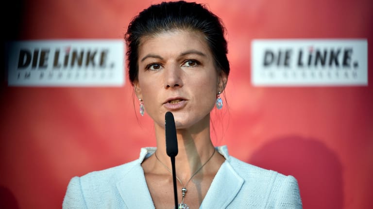 Die Fraktionsvorsitzende der Partei Die Linke, Sahra Wagenknecht, hat ihre Kritik an der linken Flüchtlingspolitik erneuert.