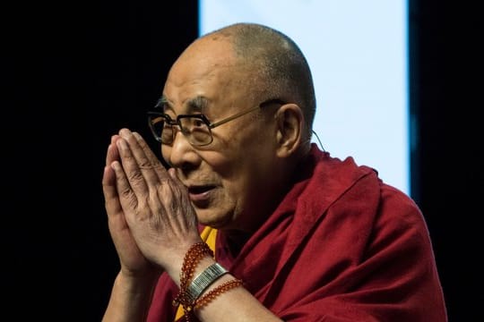 Der Dalai Lama spricht im September während seines Besuchs in Frankfurt am Main.
