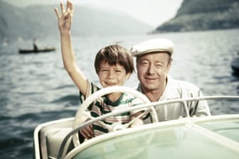 Oliver Grimm und Heinz Rühmann im Film "Wenn der Vater mit dem Sohne".