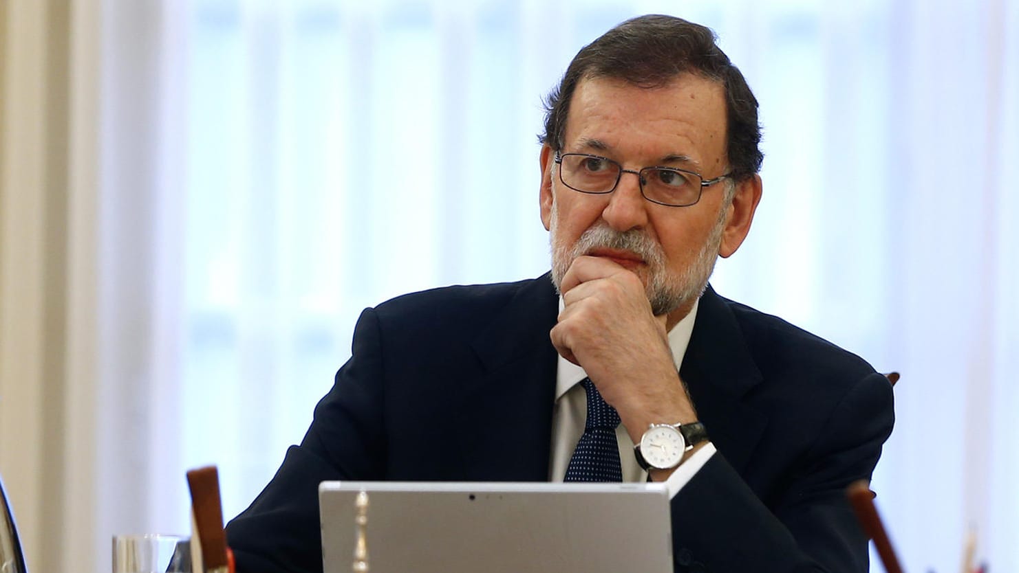 Spaniens Ministerpräsident Mariano Rajoy entmachtet die Regionalregierung in Katalonien.