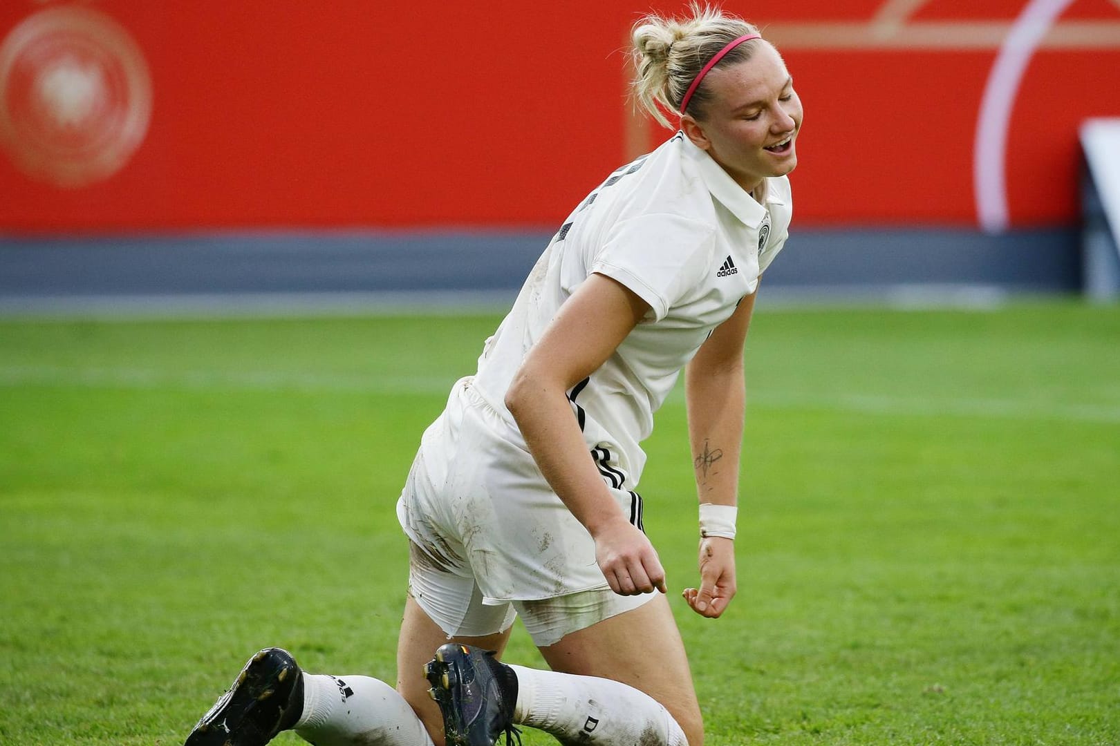 Alexandra Popp traf gegen Island, doch das änderte nichts an der 2:3-Niederlage