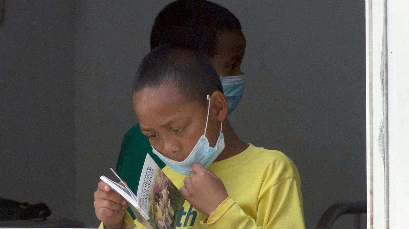 Ein Ausbruch der hochgefährlichen und leicht übertragbaren Lungenpest versetzt die Menschen in Madagaskar in Angst.