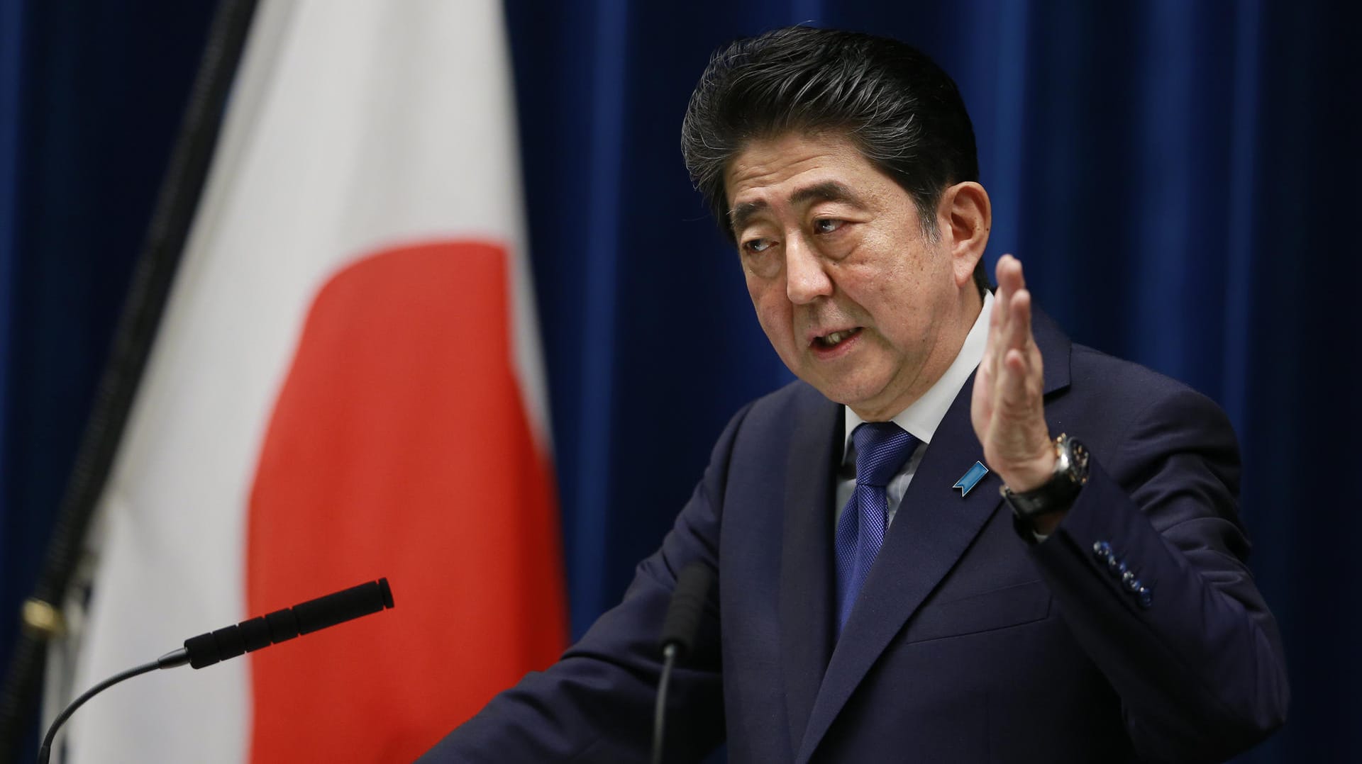 Die Wahlen zum Unterhaus wurden durch Japans Ministerpräsident Shinzo Abe um ein Jahr vorgezogen. Die Wahlen zum Unterhaus wurden durch Japans Ministerpräsident Shinzo Abe um ein Jahr vorgezogen.