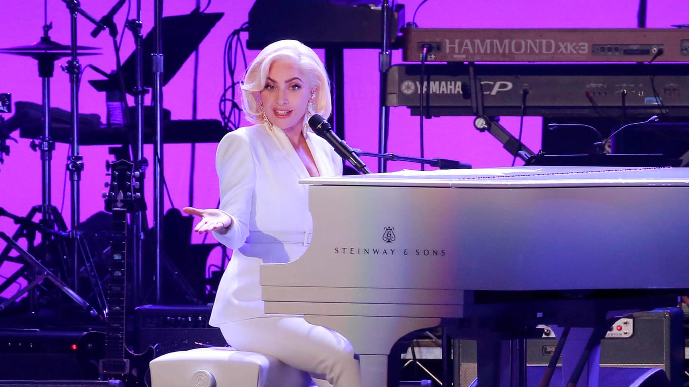 Saß in Austin am Flügel: Pop-Superstar Lady Gaga.