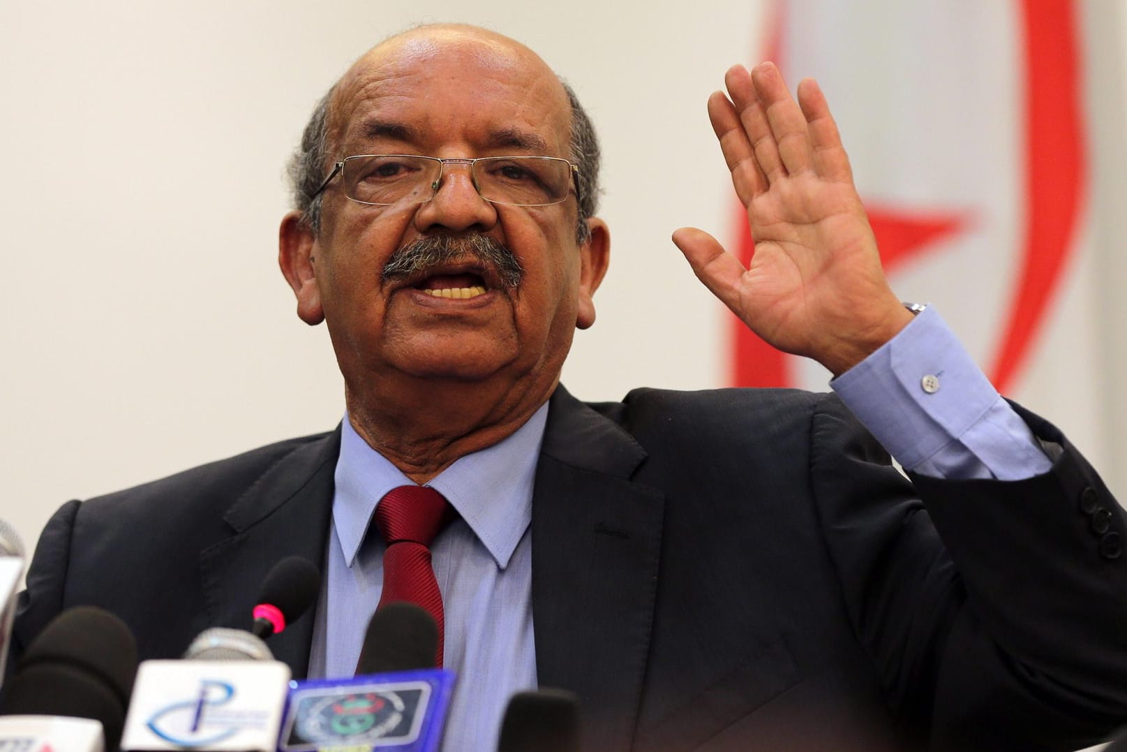 Abdelkader Messahel hat behauptet, dass Marokko in illegale Aktivitäten verstrickt ist.