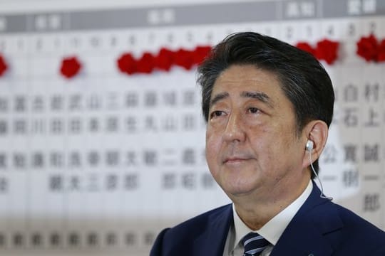 Der japanische Premierminister Shinzo Abe ist Sieger der Unterhauswahl.