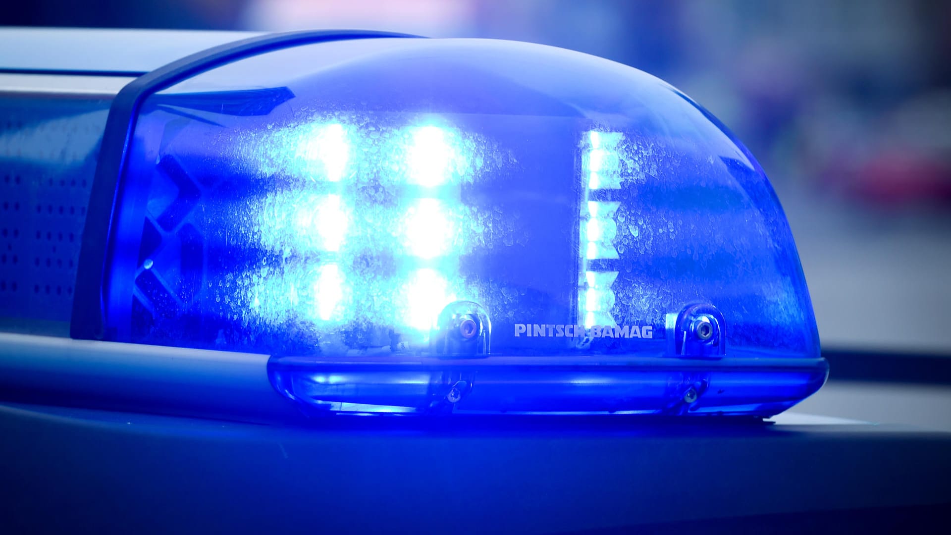 Ein Höhenrettungsteam musste die Polizei bei der Bergung der Leiche unterstützen. Ein Höhenrettungsteam musste die Polizei bei der Bergung der Leiche unterstützen.
