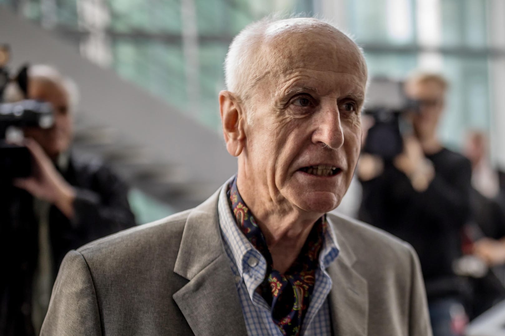 Der frühere Frankfurter Stadtkämmerer, Albrecht Glaser, trifft in Berlin zur Sitzung der AfD-Bundestagsfraktion ein.