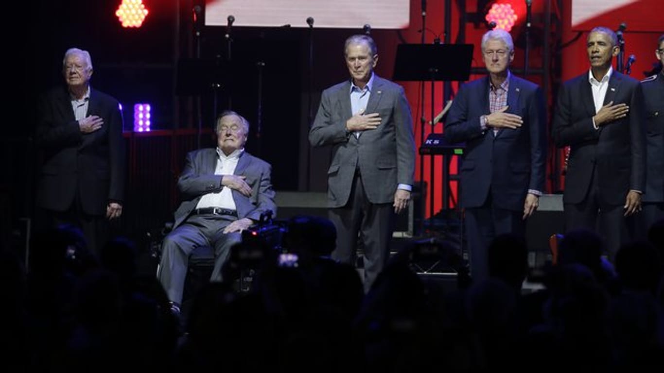 Fünf ehemalige US-Präsidenten auf einen Streich: Jimmy Carter (l-r), George Bush Sen.