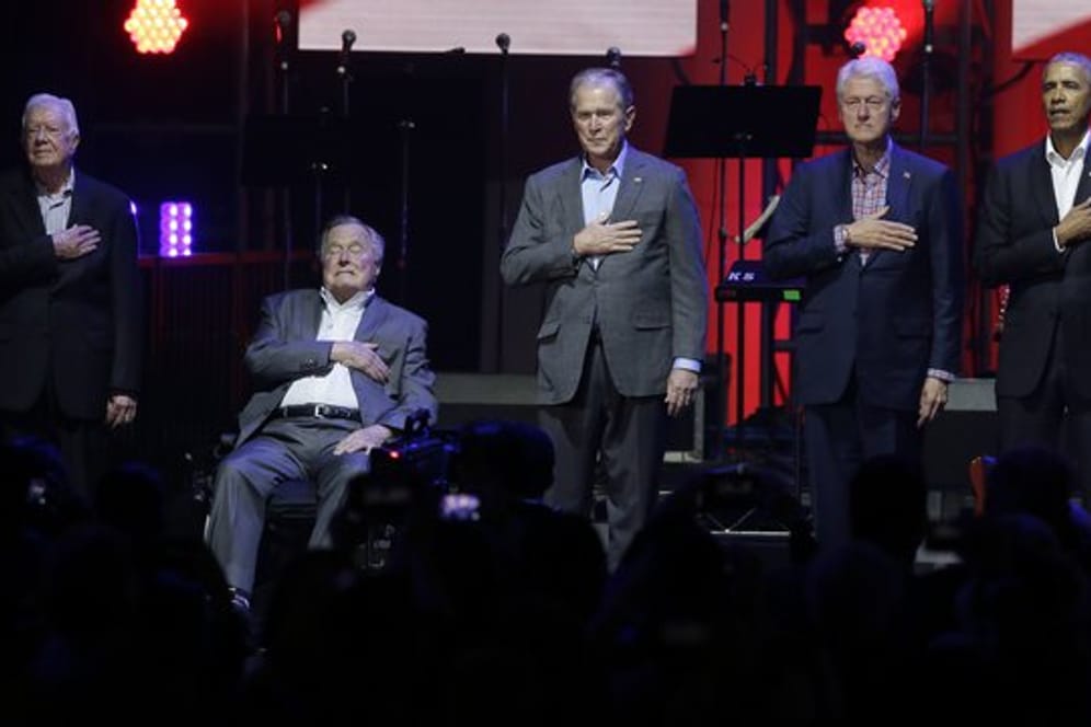 Fünf ehemalige US-Präsidenten auf einen Streich: Jimmy Carter (l-r), George Bush Sen.