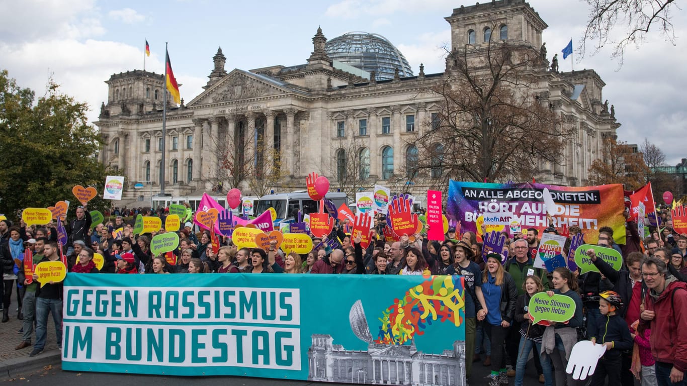 "Gegen Rassismus im Bundestag": Demonstration am Sonntag in Berlin gegen den Einzug der AfD ins Parlament.