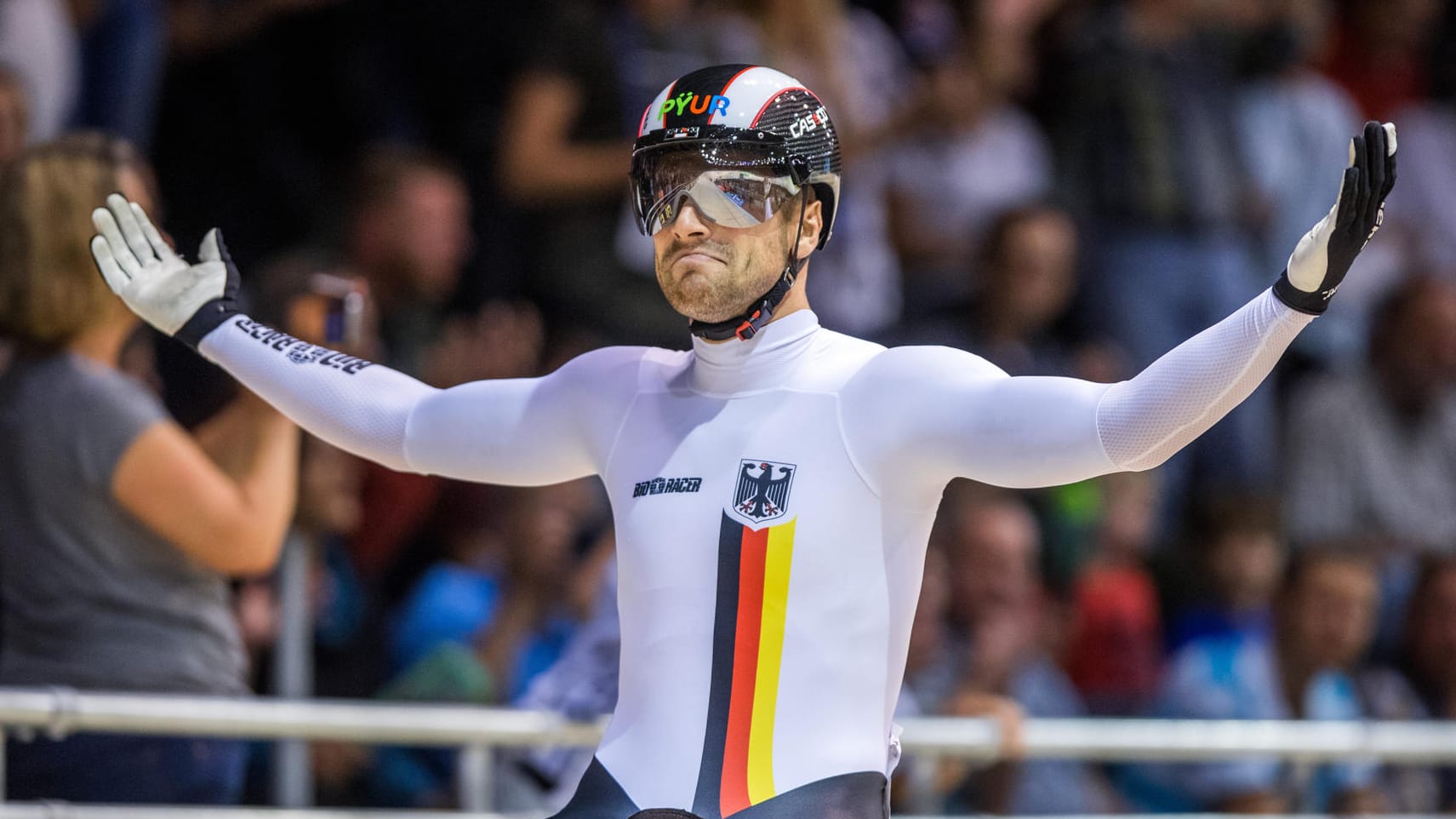 Maximilian Levy triumphiert bei der Bahnrad-EM.