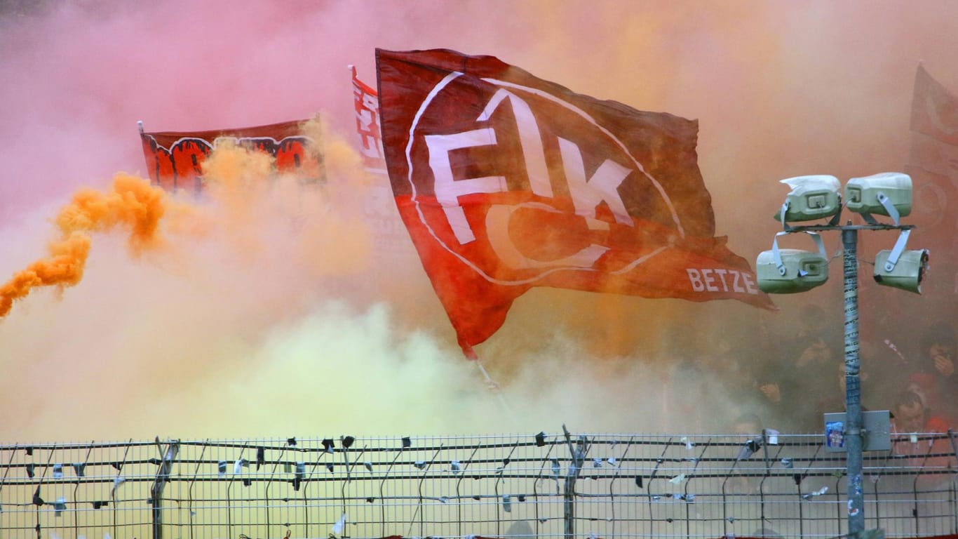 Vermummte Chaoten des 1. FC Kaiserslautern sorgten für einen Zwischenfall