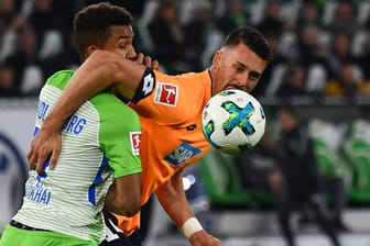 Felix Uduokhai (l.) rettete Wolfsburg mit seinem späten Ausgleichstreffer.