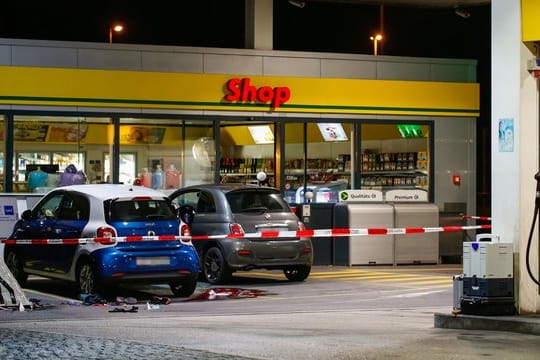 Der Täter wurde an einer Tankstelle von der Polizei angeschossen und festgenommen.