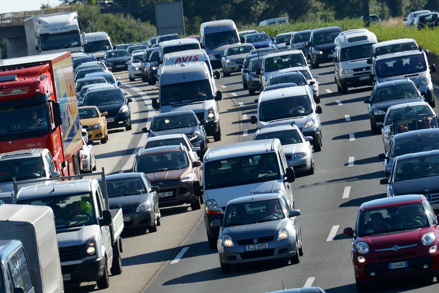 Stau und stockender Verkehr auf der A5